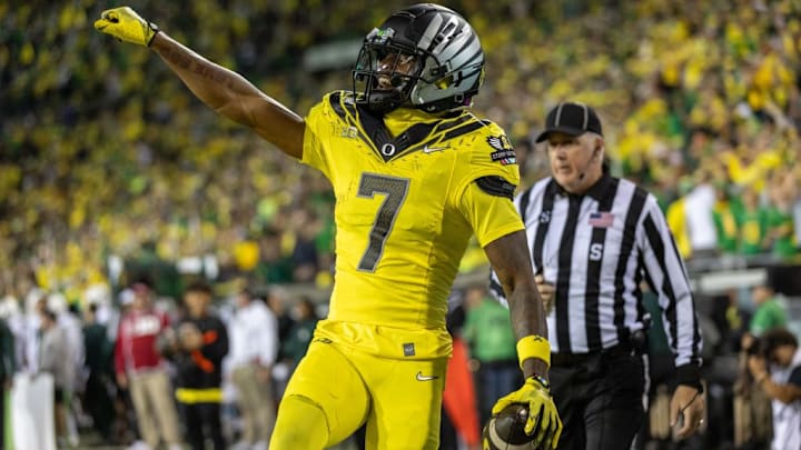 EUGENE, OREGON - OCTOBER 4: Wide receiver Evan Stewart #7 of the Oregon Ducks catches a pass for a touchdown during the first half against the Michigan State Spartans at Autzen Stadium on October 4, 2024 in Eugene, Oregon.