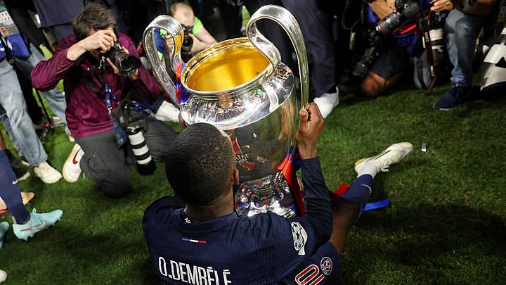 Bembélé celebra con la 'Orejona' tras ganar la Champions League. Bembélé celebra con la 'Orejona' tras ganar la Champions League.