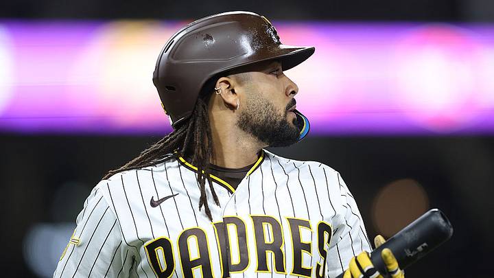Los Padres firmaron a Fernando Tatis Jr. con un contrato de 14 años y 340 millones de dólares en 2021. Los Padres firmaron a Fernando Tatis Jr. con un contrato de 14 años y 340 millones de dólares en 2021.