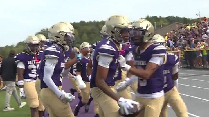 CBA Syracuse senior receiver Kieghlin Hicks (1) made a 10-yard, one-handed touchdown catch as time expired in the first half against CBA-Albany on Saturday. CBA Syracuse won, 42-9.