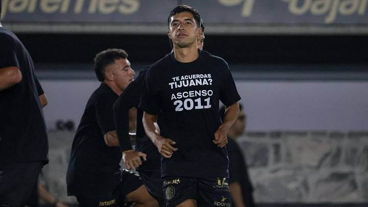 Jugador de Atlético La Paz protesta por la falta de ascenso y descenso Jugador de Atlético La Paz protesta por la falta de ascenso y descenso