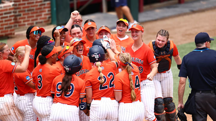 A former Tennessee infielder is joining Auburn in 2026.