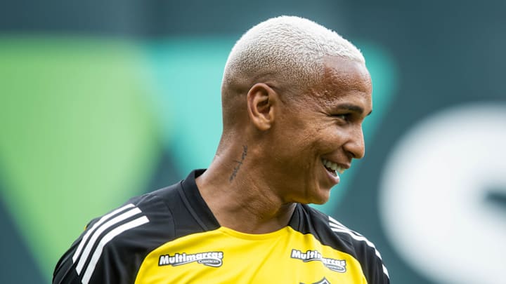 Deyverson foi titular em apenas um dos jogos do Galo em 2025