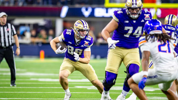 Decker DeGraaf looks for room to run against Boise State in the LA Bowl. 