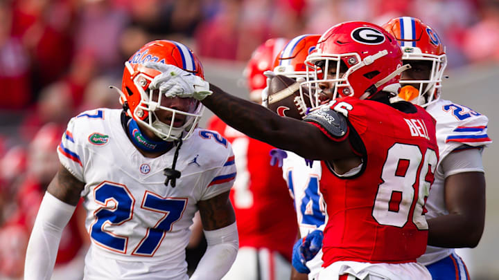 Georgia Bulldogs wide receiver Dillon Bell (86) signals a first down during the first half at EverBank Stadium in Jacksonville, FL on Saturday, November 2, 2024. [Doug Engle/Gainesville Sun]