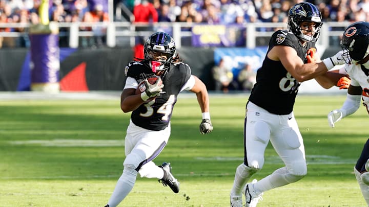 Oct 26, 2025; Baltimore, Maryland, USA; Baltimore Ravens running back Keaton Mitchell (34) rushes during the fourth quarter against the Chicago Bears at M&T Bank Stadium. Mandatory Credit: Geoff Burke-Imagn Images Oct 26, 2025; Baltimore, Maryland, USA; Baltimore Ravens running back Keaton Mitchell (34) rushes during the fourth quarter against the Chicago Bears at M&T Bank Stadium. Mandatory Credit: Geoff Burke-Imagn Images