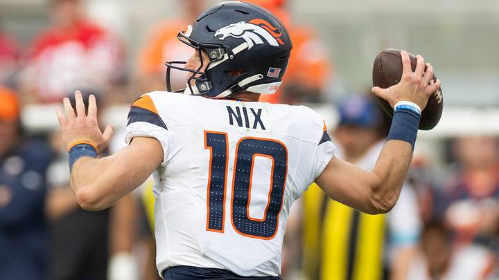NFL, American Football Herren, USA Denver Broncos at San Francisco 49ers October 4, 2026 Santa Clara, California, USA Denver Broncos quarterback Bo Nix 10 throws the football during the fourth quarter against the San Francisco 49ers at Levis Stadium. 