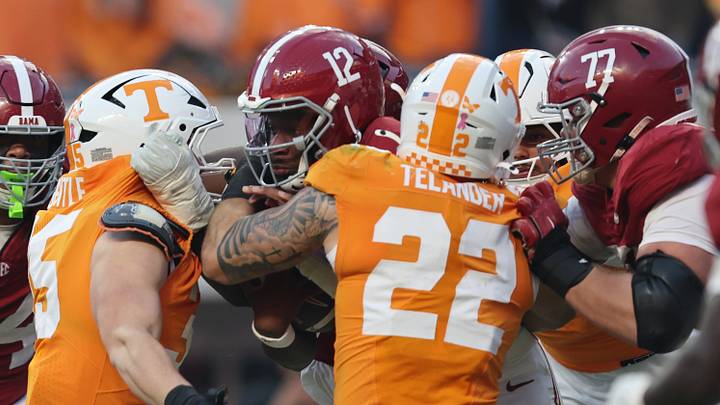 Oct 17, 2026; Knoxville, Tennessee, USA; Tennessee Volunteers linebacker Jeremiah Telander (22) sacks Alabama Crimson Tide quarterback Keelon Russell (12) during the second half at Neyland Stadium. Mandatory Credit: Randy Sartin-Imagn Images Oct 17, 2026; Knoxville, Tennessee, USA; Tennessee Volunteers linebacker Jeremiah Telander (22) sacks Alabama Crimson Tide quarterback Keelon Russell (12) during the second half at Neyland Stadium. Mandatory Credit: Randy Sartin-Imagn Images