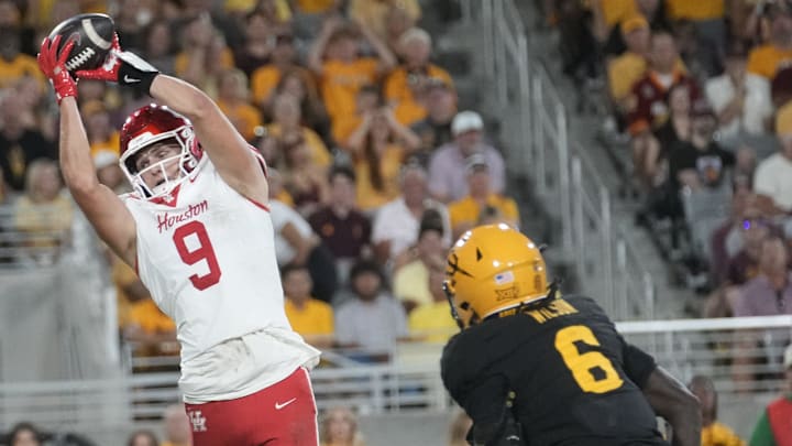 Houston Cougars tight end Tanner Koziol (9) catches a touchdown past ASU Sun Devils safety Adrian Wilson (9) at Mountain America Stadium in Tempe on Oct. 25, 2025. Houston Cougars tight end Tanner Koziol (9) catches a touchdown past ASU Sun Devils safety Adrian Wilson (9) at Mountain America Stadium in Tempe on Oct. 25, 2025.