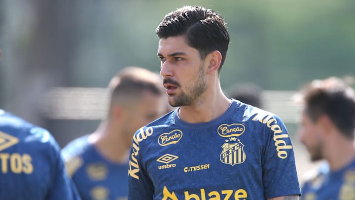João Basso voltou a ganhar espaço no Santos com Cleber Xavier