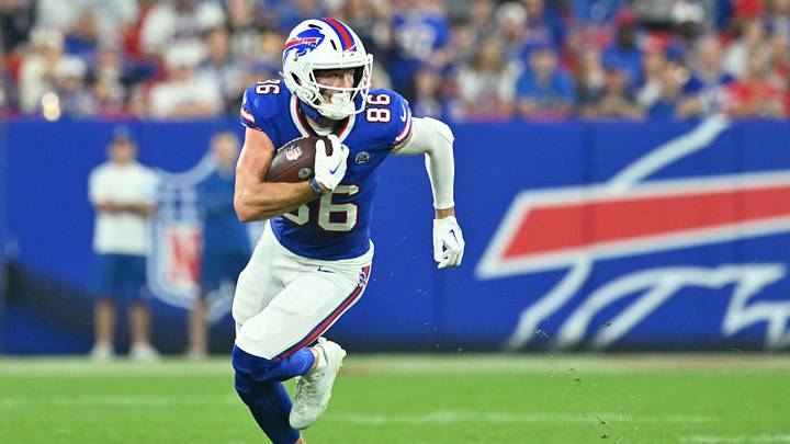 Buffalo Bills tight end Dalton Kincaid (86) runs against the Detroit Lions during the first half at New Highmark Stadium.  