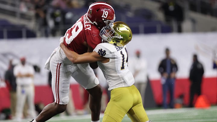 Jan 1, 2021; Arlington, TX, USA; Alabama Crimson Tide tight end Jahleel Billingsley (19) is brought down by Notre Dame Fighting Irish safety Kyle Hamilton (14) during the second half in the Rose Bowl at AT&T Stadium. Jan 1, 2021; Arlington, TX, USA; Alabama Crimson Tide tight end Jahleel Billingsley (19) is brought down by Notre Dame Fighting Irish safety Kyle Hamilton (14) during the second half in the Rose Bowl at AT&T Stadium.
