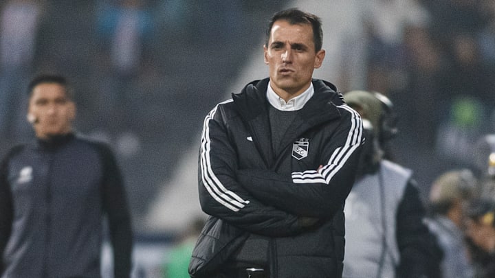 De acuerdo con El Universal Deportes, el técnico del Sporting Cristal de Perú, el argentino Guillermo Farré, es otro de los posibles sustitutos para el uruguayo Vicente Sánchez en Cruz Azul.