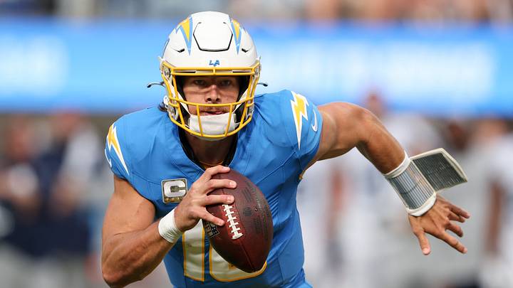 Tennessee Titans v Los Angeles Chargers