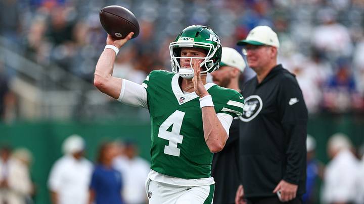 New York Jets quarterback Brady Cook (4) warms up before the game against the New York Giants at MetLife Stadium. New York Jets quarterback Brady Cook (4) warms up before the game against the New York Giants at MetLife Stadium.