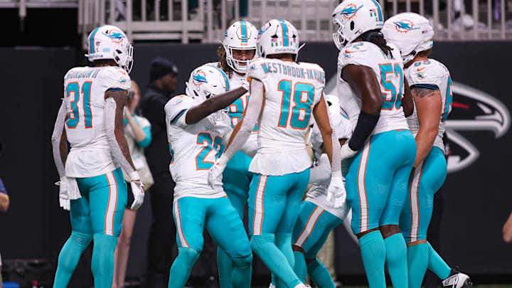 Miami Dolphins running back De'Von Achane (28) celebrates after a touchdown against the Atlanta Falcons in the first quarter at Mercedes-Benz Stadium. 