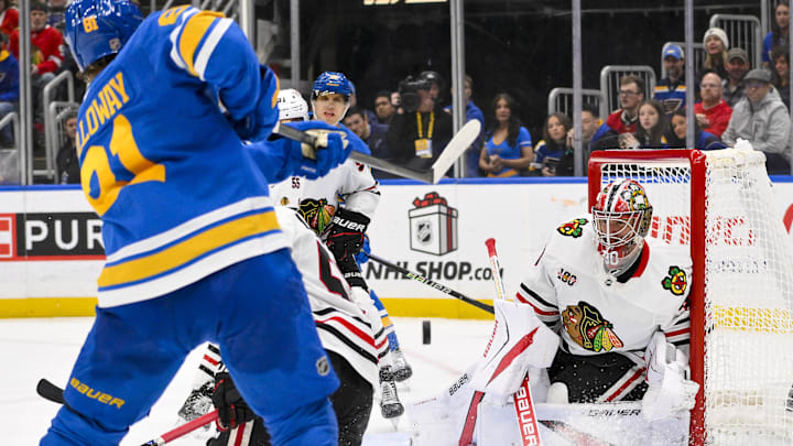 Dec 12, 2025; St. Louis, Missouri, USA; Chicago Blackhawks goaltender Spencer Knight (30) defends the net against St. Louis Blues left wing Dylan Holloway (81) during the second period at Enterprise Center. Mandatory Credit: Jeff Curry-Imagn Images