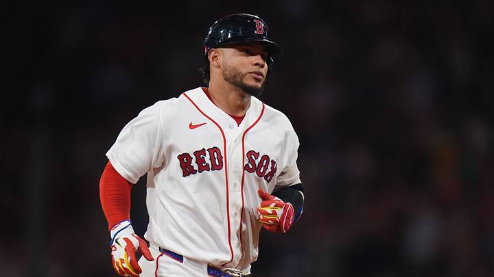 Aug 17, 2026; Boston, Massachusetts, USA; Boston Red Sox first baseman Willson Contreras (40) hits a home run against the Boston Red Sox in the fifth inning at Fenway Park. Mandatory Credit: David Butler II-Imagn Images Aug 17, 2026; Boston, Massachusetts, USA; Boston Red Sox first baseman Willson Contreras (40) hits a home run against the Boston Red Sox in the fifth inning at Fenway Park. Mandatory Credit: David Butler II-Imagn Images