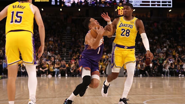 Phoenix Suns v Los Angeles Lakers