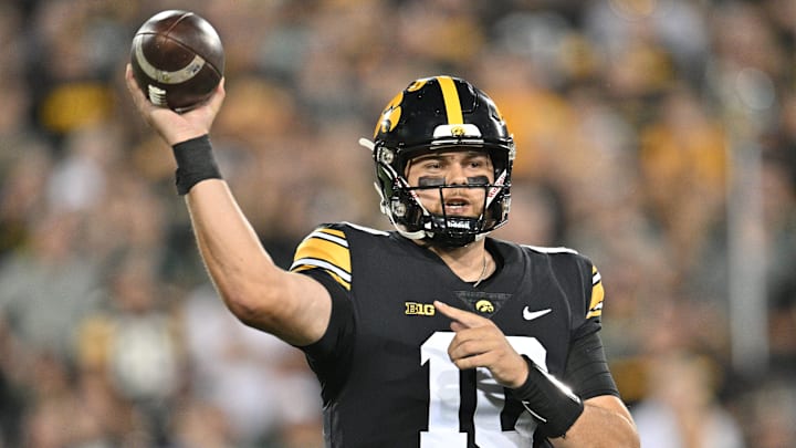 Iowa Hawkeyes quarterback Deacon Hill (10)