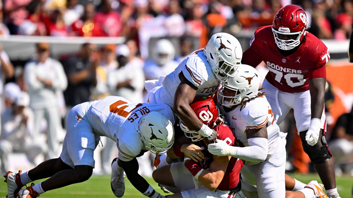 Going down with a sinking ship like the Sooners' offense is not an acceptable option at Oklahoma