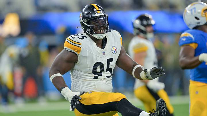 Nov 9, 2025; Inglewood, California, USA; Pittsburgh Steelers defensive tackle Keeanu Benton (95) celebrates after a sack against the Pittsburgh Steelers during the second quarter of the game at SoFi Stadium. Mandatory Credit: Jayne Kamin-Oncea-Imagn Images Nov 9, 2025; Inglewood, California, USA; Pittsburgh Steelers defensive tackle Keeanu Benton (95) celebrates after a sack against the Pittsburgh Steelers during the second quarter of the game at SoFi Stadium. Mandatory Credit: Jayne Kamin-Oncea-Imagn Images