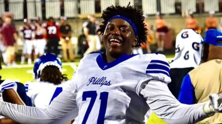 2026 four-star offensive tackle prospect Claude Mpouma.