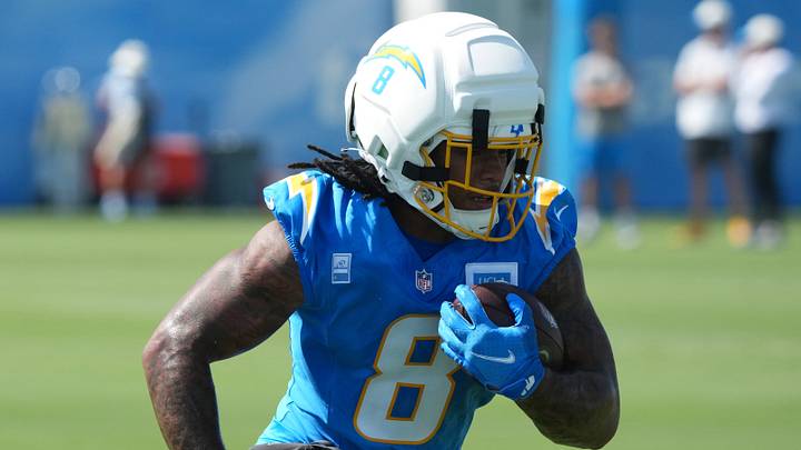 Los Angeles Chargers running back Omarion Hampton (8) carries the ball at training camp at The Bolt. Mandatory Credit: Kirby Lee-Imagn Images Los Angeles Chargers running back Omarion Hampton (8) carries the ball at training camp at The Bolt. Mandatory Credit: Kirby Lee-Imagn Images