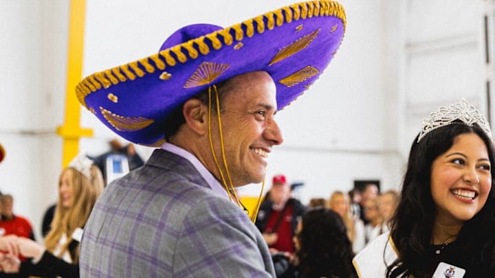 Jedd Fisch dons the local apparel after he and the Huskies arrived in El Paso, Texas, for the 2024 Sun Bowl. 