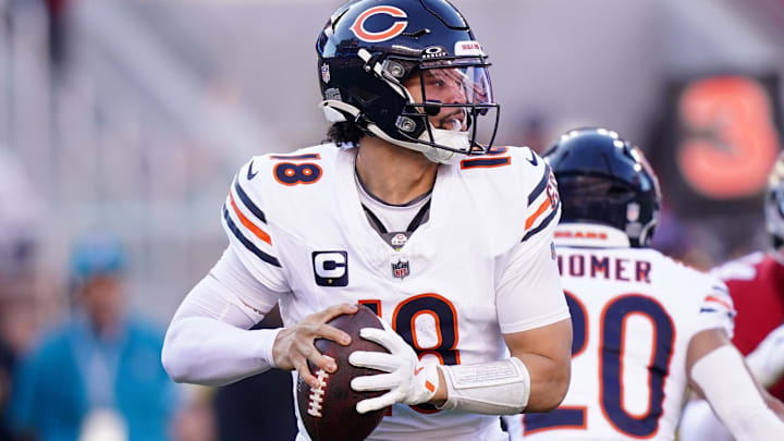 Chicago Bears quarterback Caleb Williams (18) looks to throw a pass against the San Francisco 49ers Chicago Bears quarterback Caleb Williams (18) looks to throw a pass against the San Francisco 49ers