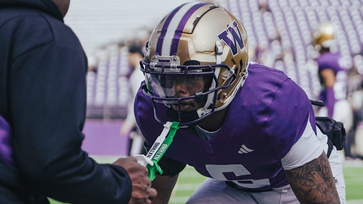Davon Banks set himself for this UW cornerback drill. 