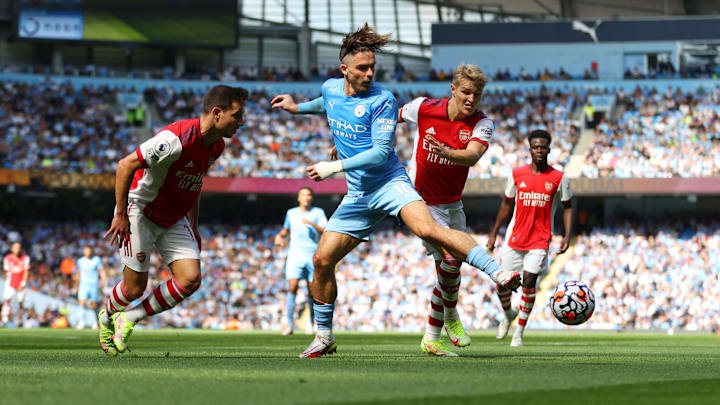 Arsenal e Manchester City disputam a liderança da Premier League