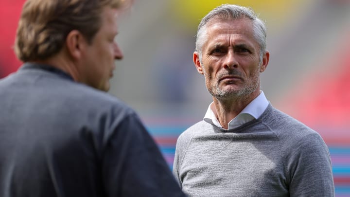 Kees van Wonderen muss beim FC Schalke erstmal keine Konsequenzen fürchten Kees van Wonderen muss beim FC Schalke erstmal keine Konsequenzen fürchten