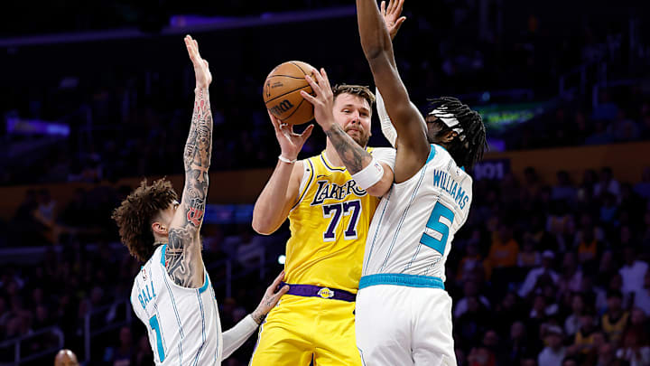 Charlotte Hornets v Los Angeles Lakers