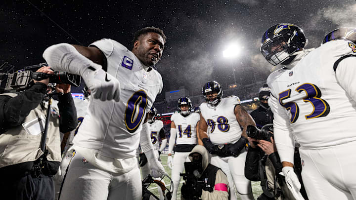 Former UGA Bulldog Roquan Smith pumping up his Baltimore Raven team mates before their recent AFC Divisional Playoff matchup versus the Buffalo Bills.