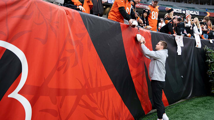 Cincinnati Bengals defensive end Sam Hubbard (94) signs autographs before the NFL game between the Cincinnati Bengals and the Denver Broncos at Paycor Stadium in Cincinnati on Saturday, Dec. 28, 2024.