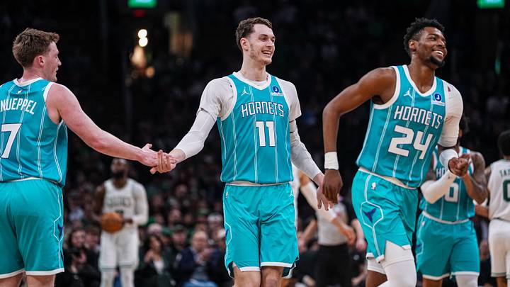 Charlotte Hornets center Ryan Kalkbrenner (11), forward Brandon Miller (24) and guard Kon Knueppel (7) react Charlotte Hornets center Ryan Kalkbrenner (11), forward Brandon Miller (24) and guard Kon Knueppel (7) react