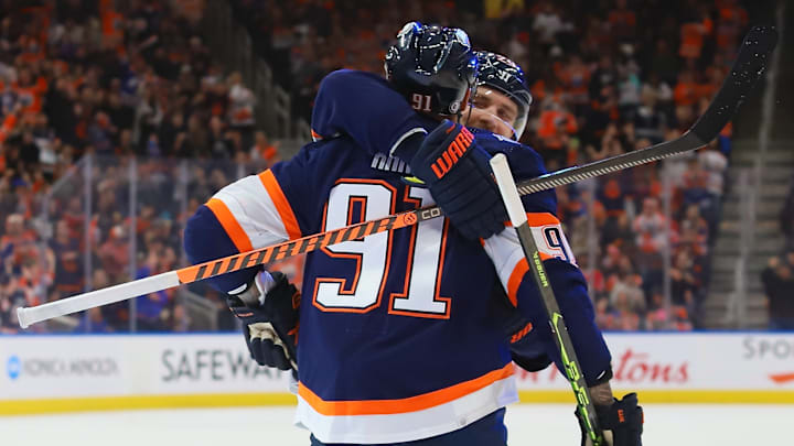 Chicago Black Hawks v Edmonton Oilers