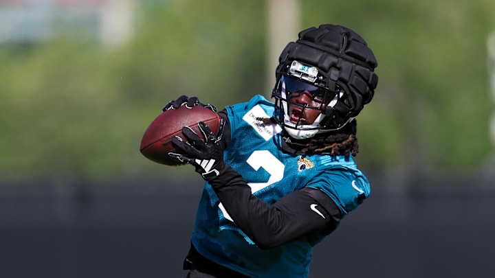 Jul 24, 2024; Jacksonville, FL, USA; Jacksonville Jaguars running back D’Ernest Johnson (2) participates in training camp at Miller Electric Center. Mandatory Credit: Nathan Ray Seebeck-Imagn Images Jul 24, 2024; Jacksonville, FL, USA; Jacksonville Jaguars running back D’Ernest Johnson (2) participates in training camp at Miller Electric Center. Mandatory Credit: Nathan Ray Seebeck-Imagn Images