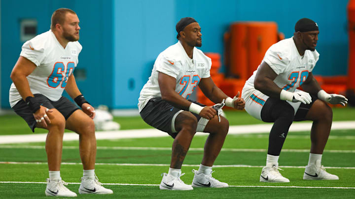 Miami Dolphins tackle Austin Jackson (center) works out during mandatory minicamp at Baptist Health Training Complex in 2024.