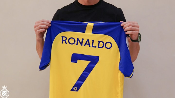 Les maillots de football sont fragiles.