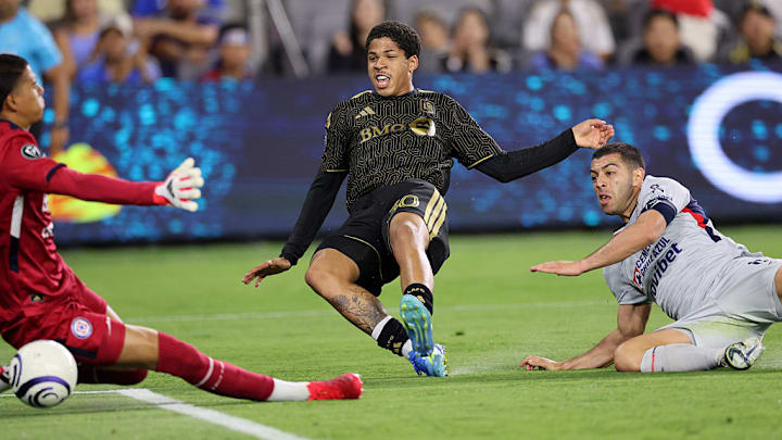 David Martínez scoring.