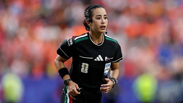 Katia Itzel García será la encargada de pitar el Atlante vs América en el Estadio Azteca. Katia Itzel García será la encargada de pitar el Atlante vs América en el Estadio Azteca.
