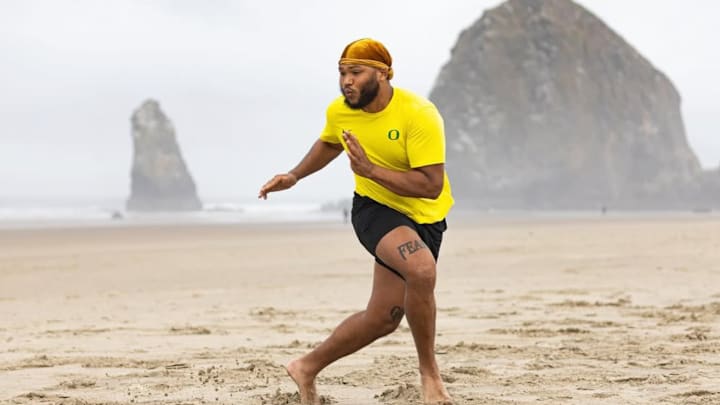 Oregon Ducks defender Jaeden Moore has entered the transfer portal