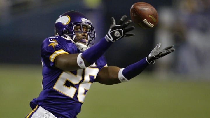 Nov 6, 2005; Minneapolis, MN, USA; Minnesota Vikings cornerback #26 Antoine Winfield intercepts a Detroit Lions pass in the second quarter at the Metrodome setting up a Vikings touchdown. Nov 6, 2005; Minneapolis, MN, USA; Minnesota Vikings cornerback #26 Antoine Winfield intercepts a Detroit Lions pass in the second quarter at the Metrodome setting up a Vikings touchdown.