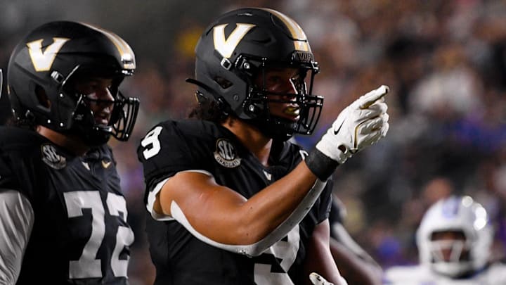 Vanderbilt Commodores tight end Eli Stowers (9) points after making a first down against the Georgia State Panthers during the first half at FirstBank Stadium. Mandatory Credit: Steve Roberts-Imagn Images