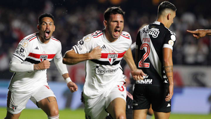 Calleri abriu o placar no Morumbi lotado Calleri abriu o placar no Morumbi lotado