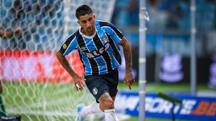 Kike Olivera é titular do Tricolor