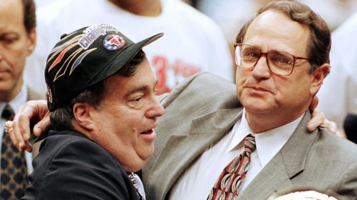 Chicago Bulls General Manager Jerry Krause (L) and