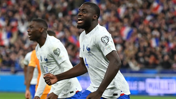 Les Bleus ont un nouveau patch sur leur maillot.